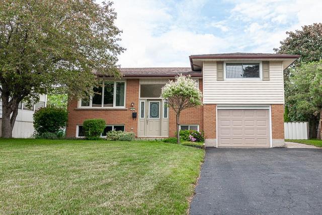43 Tweedsmuir Place, House detached with 3 bedrooms, 1 bathrooms and 5 parking in Stratford ON | Image 2