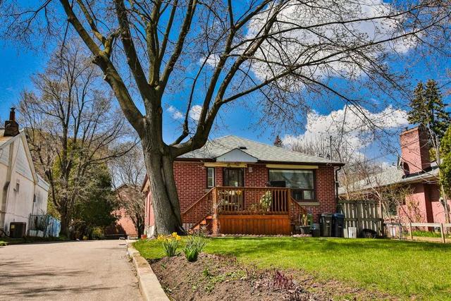 32 Reidmount Ave, House detached with 2 bedrooms, 3 bathrooms and 12 parking in Toronto ON | Image 1