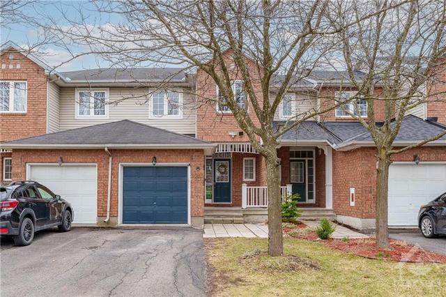 1026 Markwick Crescent, Townhouse with 3 bedrooms, 3 bathrooms and 3 parking in Ottawa ON | Image 1
