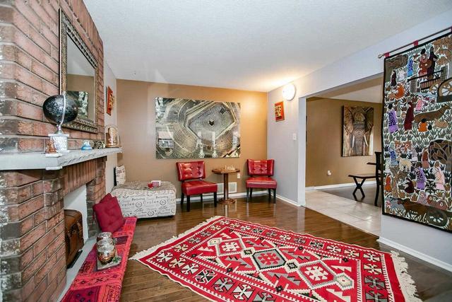 118 Malta Ave, House detached with 4 bedrooms, 4 bathrooms and 6 parking in Brampton ON | Image 2