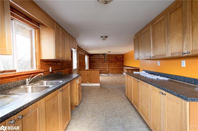 112783 Highway 7, House detached with 3 bedrooms, 1 bathrooms and 4 parking in Addington Highlands ON | Image 2
