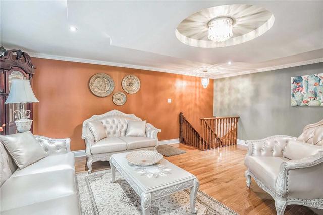 157 Hupfield Tr, House detached with 4 bedrooms, 4 bathrooms and 6 parking in Toronto ON | Image 13