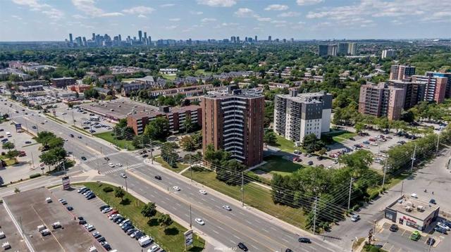 1004 - 3025 Queen Frederica Dr, Condo with 2 bedrooms, 2 bathrooms and 1 parking in Mississauga ON | Image 3