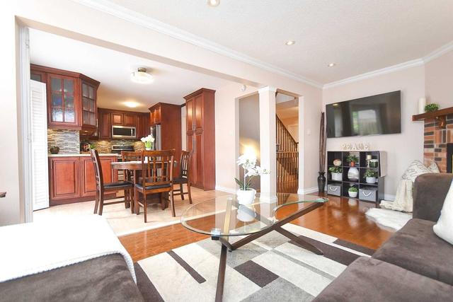 1003 Rambleberry Ave, House detached with 4 bedrooms, 4 bathrooms and 6 parking in Pickering ON | Image 3