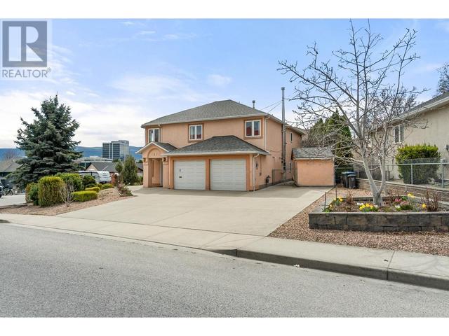 1531 Lawrence Avenue, House detached with 4 bedrooms, 3 bathrooms and 8 parking in Kelowna BC | Image 3