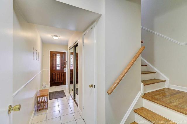 131 Deacon Lane, Townhouse with 3 bedrooms, 2 bathrooms and 1 parking in Ajax ON | Image 4