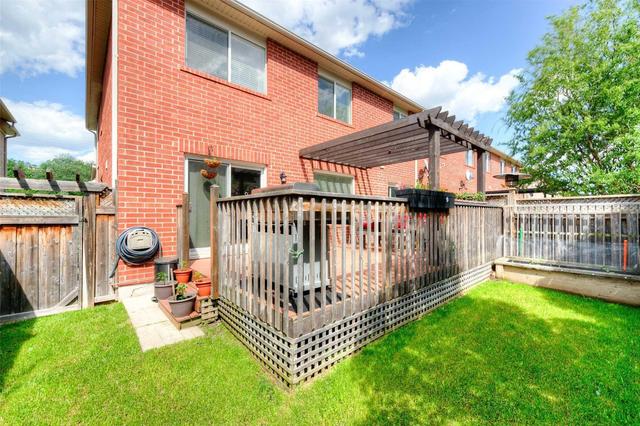 902 Thompson Rd, House attached with 3 bedrooms, 3 bathrooms and 3 parking in Milton ON | Image 14
