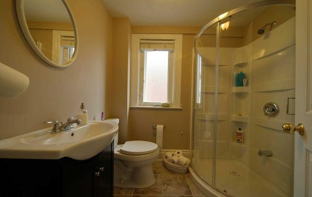 25 Colborne St W, House detached with 5 bedrooms, 2 bathrooms and 5 parking in Oshawa ON | Image 10