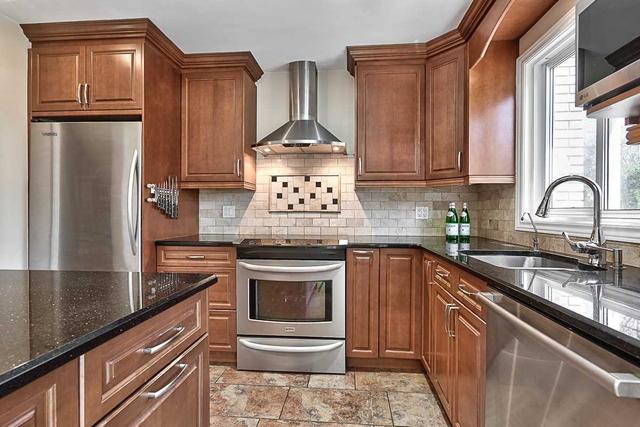 1454 Willowdown Rd, House detached with 3 bedrooms, 2 bathrooms and 8 parking in Oakville ON | Image 2