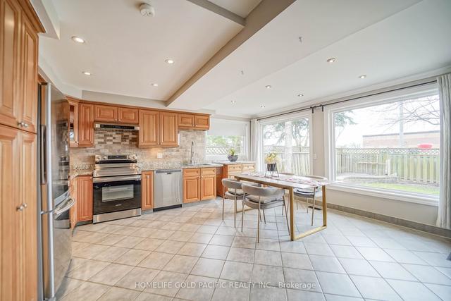 17 Crandall Dr, House detached with 4 bedrooms, 5 bathrooms and 4 parking in Markham ON | Image 4