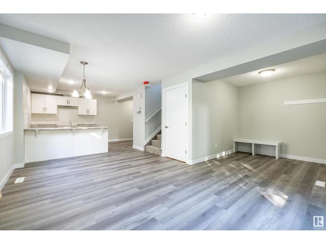 11244 92 St Nw, House semidetached with 3 bedrooms, 2 bathrooms and 2 parking in Edmonton AB | Image 8