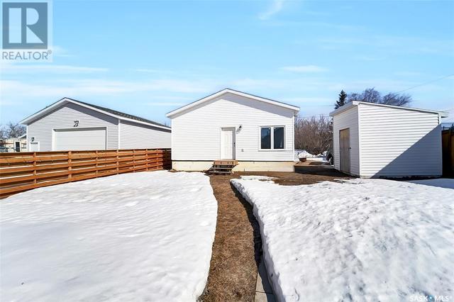 207 5th Avenue E, House detached with 3 bedrooms, 2 bathrooms and null parking in Biggar SK | Image 36