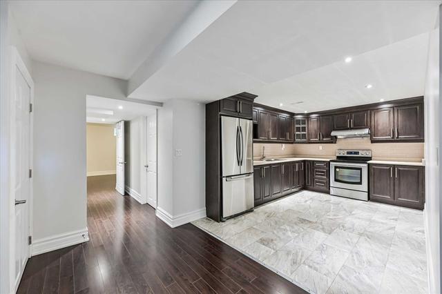 65 Broadlands Blvd, House detached with 3 bedrooms, 2 bathrooms and 4 parking in Toronto ON | Image 8