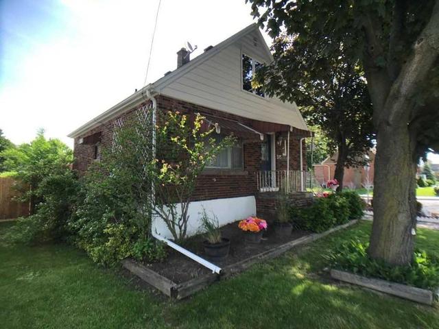 595 Queensdale Ave E, House detached with 2 bedrooms, 2 bathrooms and 4 parking in Hamilton ON | Image 3