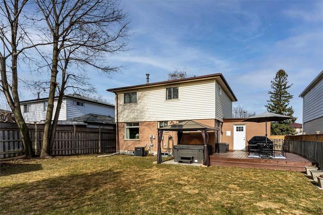 4 Parkend Ave, House detached with 4 bedrooms, 2 bathrooms and 5 parking in Brampton ON | Image 11