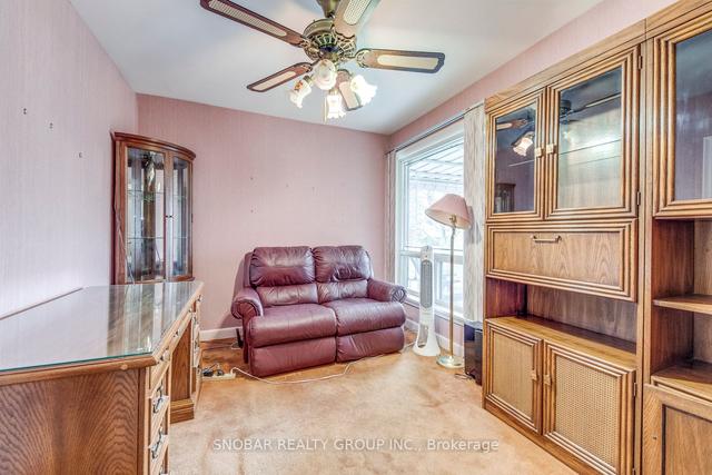 20 Lesmar Dr, House detached with 3 bedrooms, 2 bathrooms and 3 parking in Toronto ON | Image 15