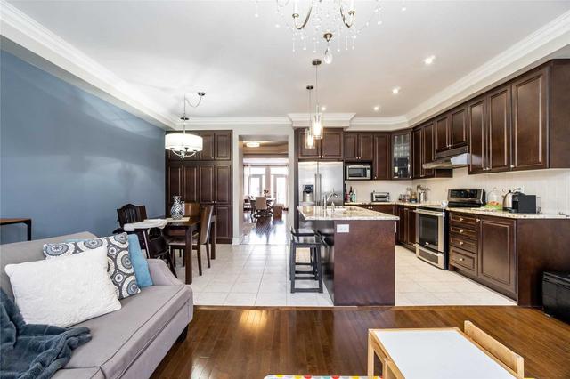 71 Hansard Dr, House attached with 3 bedrooms, 4 bathrooms and 3 parking in Vaughan ON | Image 7