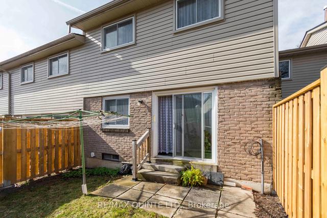 164c Singleton Dr, Townhouse with 4 bedrooms, 2 bathrooms and 2 parking in Belleville ON | Image 11