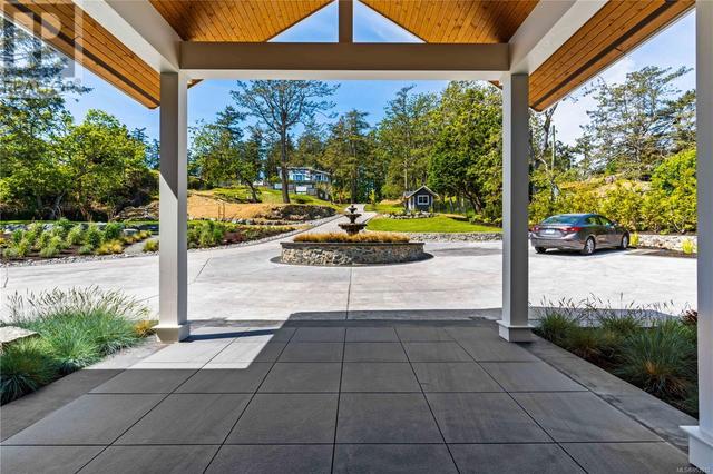 4585 Leyns Rd, House detached with 5 bedrooms, 7 bathrooms and 10 parking in Saanich BC | Image 10