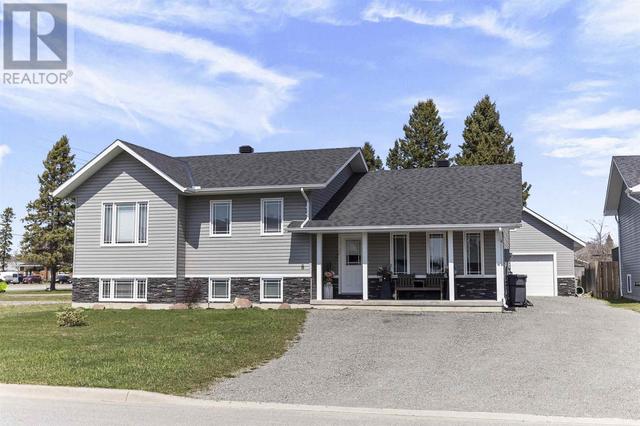 8 Sherbrook Dr, House detached with 5 bedrooms, 3 bathrooms and null parking in Sault Ste. Marie ON | Image 1