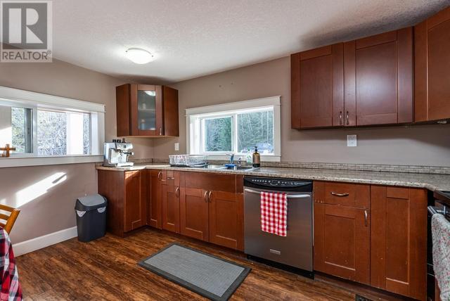 6464 Giscome Road, House detached with 4 bedrooms, 2 bathrooms and null parking in Prince George BC | Image 9