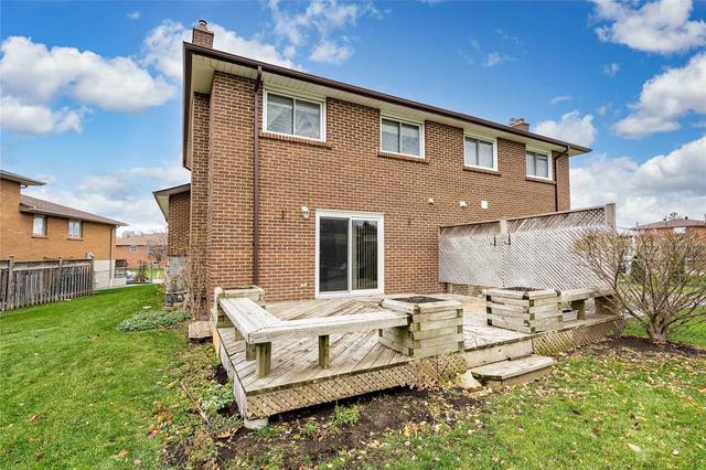 4106 Dunmow Cres, House semidetached with 3 bedrooms, 2 bathrooms and 4 parking in Mississauga ON | Image 28