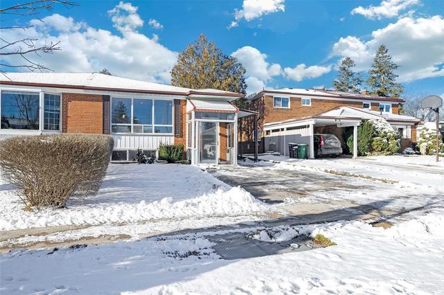 110 Clydesdale Dr, House semidetached with 3 bedrooms, 2 bathrooms and 4 parking in Toronto ON | Image 12