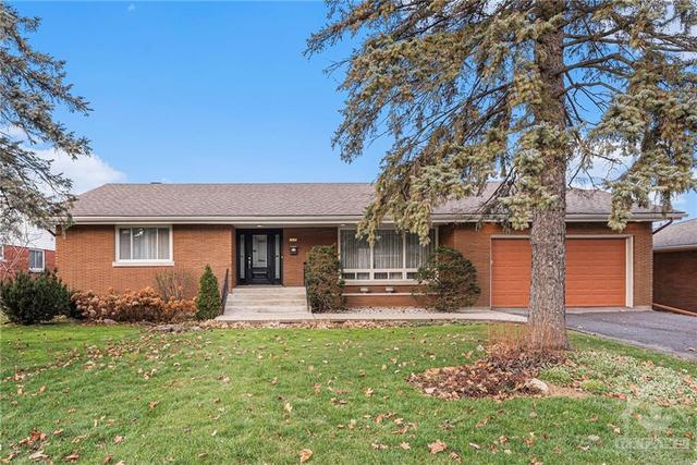 273 Roger Road, House detached with 4 bedrooms, 3 bathrooms and 6 parking in Ottawa ON | Image 1