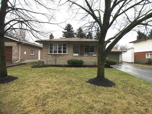 91 Lorraine Ave, House detached with 3 bedrooms, 2 bathrooms and 6 parking in Kitchener ON | Image 1