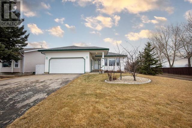 9757 93 Avenue, House detached with 5 bedrooms, 3 bathrooms and 4 parking in Wembley AB | Image 1