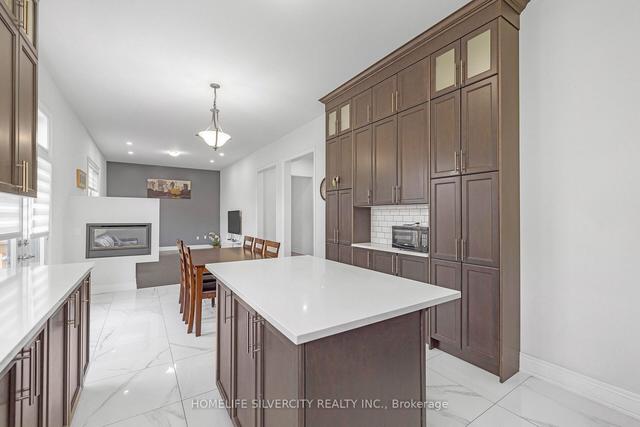 38 Love Crt, House detached with 4 bedrooms, 6 bathrooms and 8 parking in Brampton ON | Image 6