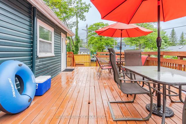 419 Mosley St, House detached with 3 bedrooms, 1 bathrooms and 5 parking in Wasaga Beach ON | Image 2