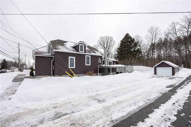 6817 38 Highway, House detached with 3 bedrooms, 1 bathrooms and 5 parking in South Frontenac ON | Image 4