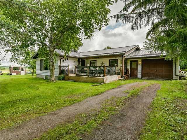 864 Sturgeon Rd, House detached with 3 bedrooms, 2 bathrooms and 1 parking in Kawartha Lakes ON | Image 1