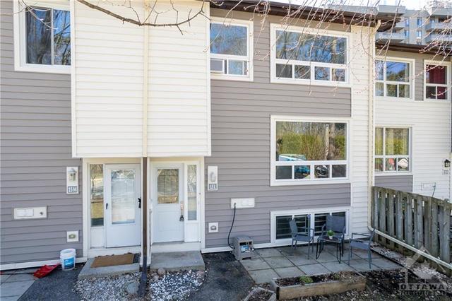 15 Banner Road, Townhouse with 3 bedrooms, 2 bathrooms and 1 parking in Ottawa ON | Image 1