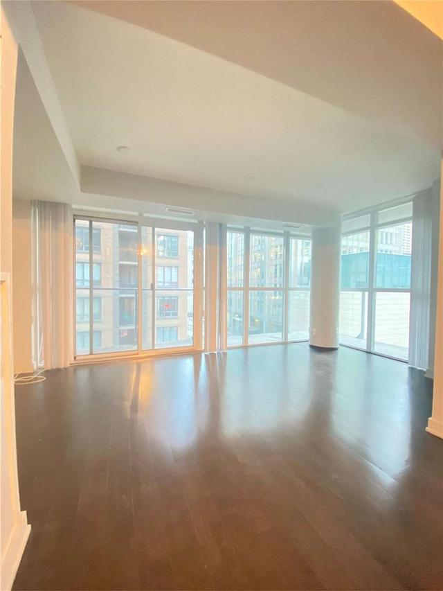 510 - 126 Simcoe St, Condo with 2 bedrooms, 1 bathrooms and 1 parking in Toronto ON | Image 1