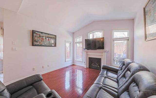 71 Cedarcrest Cres, House attached with 3 bedrooms, 4 bathrooms and 3 parking in Richmond Hill ON | Image 18