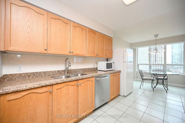 810 - 156 Enfield Pl, Condo with 2 bedrooms, 2 bathrooms and 2 parking in Mississauga ON | Image 8