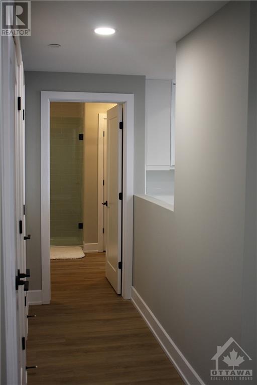 Hallway with opening into kitchen | Image 18