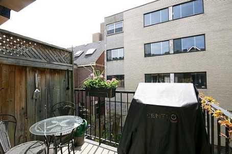 th 15 - 228 St George St, Townhouse with 2 bedrooms, 1 bathrooms and 40 parking in Toronto ON | Image 9