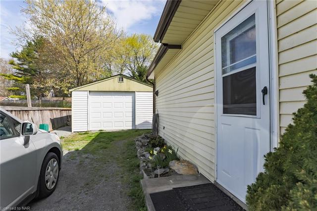 3914 Alexandra Road, House detached with 2 bedrooms, 1 bathrooms and 4 parking in Fort Erie ON | Image 11