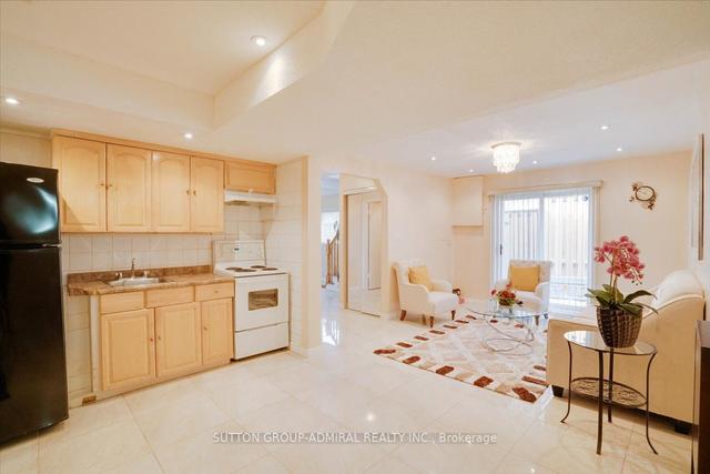 39 Keyworth Tr, House attached with 3 bedrooms, 3 bathrooms and 3 parking in Toronto ON | Image 9