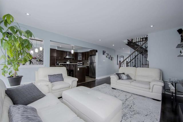 79 Sequin Dr, House attached with 3 bedrooms, 4 bathrooms and 3 parking in Richmond Hill ON | Image 3