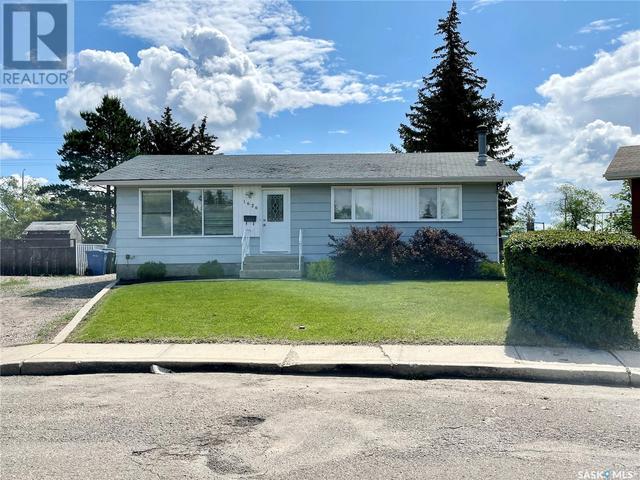 1626 Mackenzie King Crescent, House detached with 4 bedrooms, 2 bathrooms and null parking in North Battleford CY SK | Card Image
