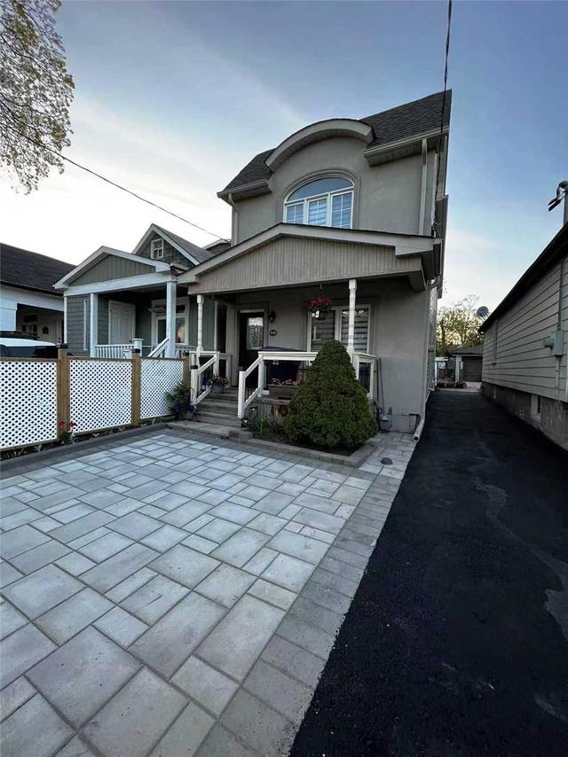 838 Sammon Ave, House detached with 3 bedrooms, 4 bathrooms and 1 parking in Toronto ON | Image 12