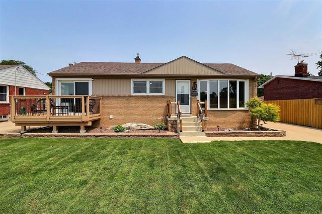 3470 Woodland Ave, House detached with 3 bedrooms, 2 bathrooms and 6 parking in Windsor ON | Image 1