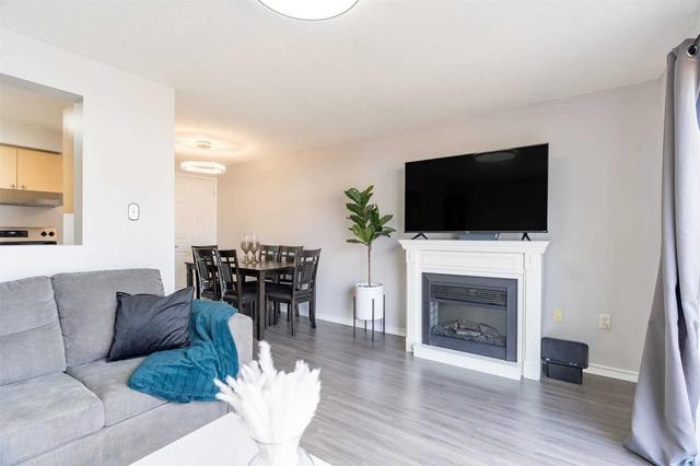 199 Nathan Cres, House attached with 2 bedrooms, 2 bathrooms and 2 parking in Barrie ON | Image 2