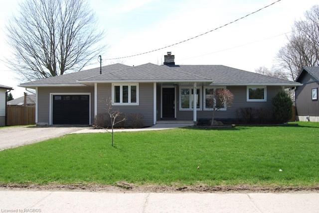 512 Main Street E, House detached with 2 bedrooms, 1 bathrooms and 3 parking in Minto ON | Image 11