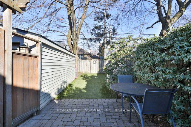 37 Cliveden Ave, House detached with 3 bedrooms, 2 bathrooms and 3 parking in Toronto ON | Image 28