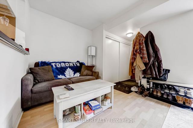 679 - 3 Everson Dr, Townhouse with 2 bedrooms, 1 bathrooms and 1 parking in Toronto ON | Image 3